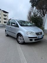 Fiat Idea 1.4 BlackLabel - graue Fiat Idea