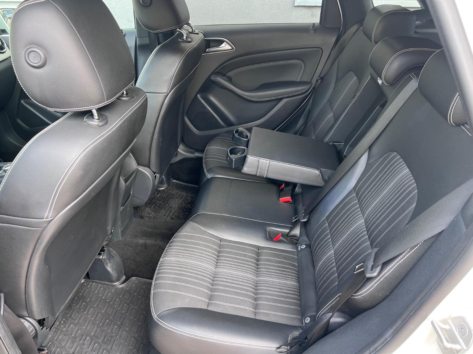 Mercedes-Benz B180 2011 — photo 11