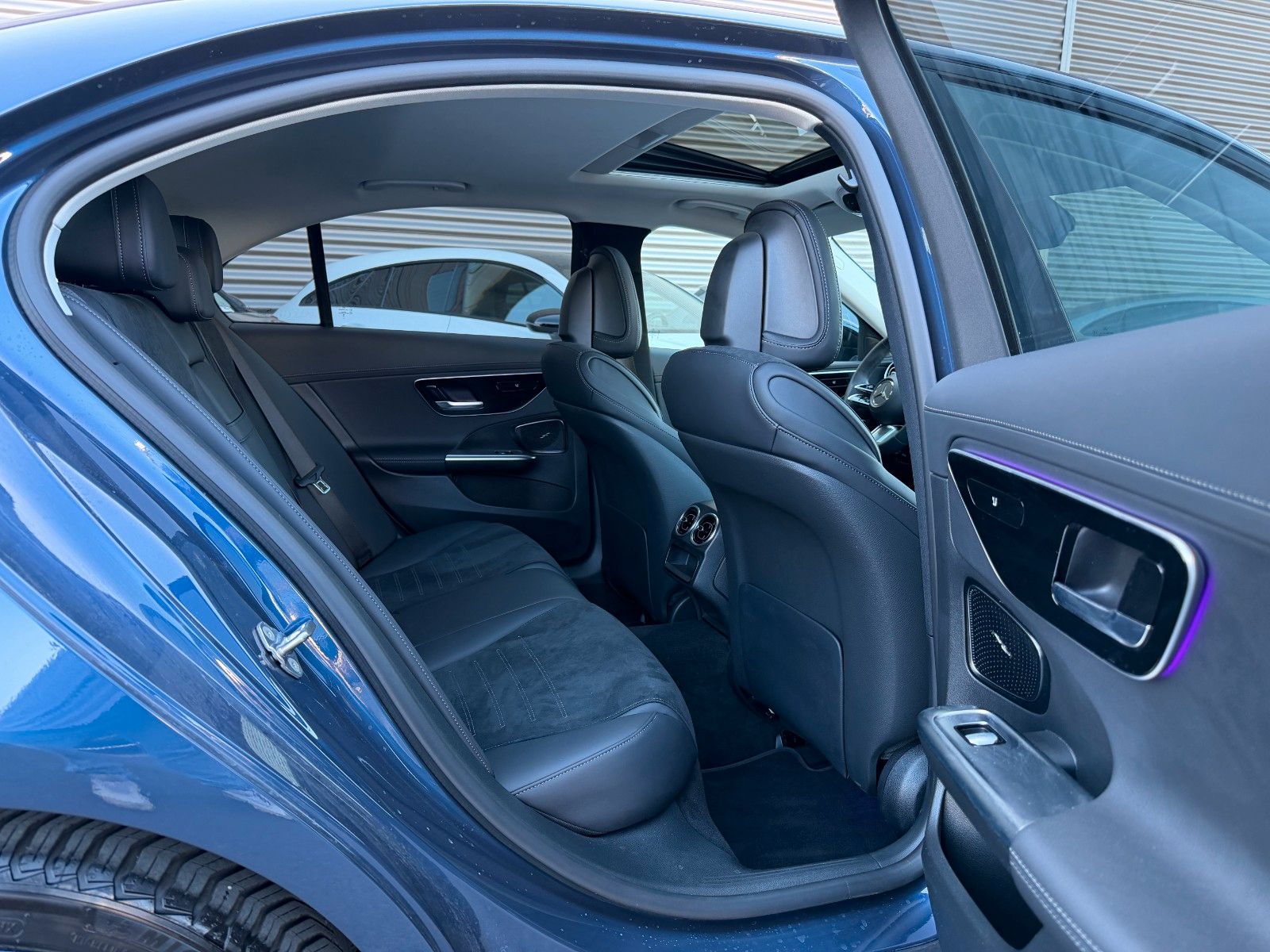 Fahrzeugabbildung Mercedes-Benz C 220d AMG+AHK+ESD+Night+TotW+RKamera