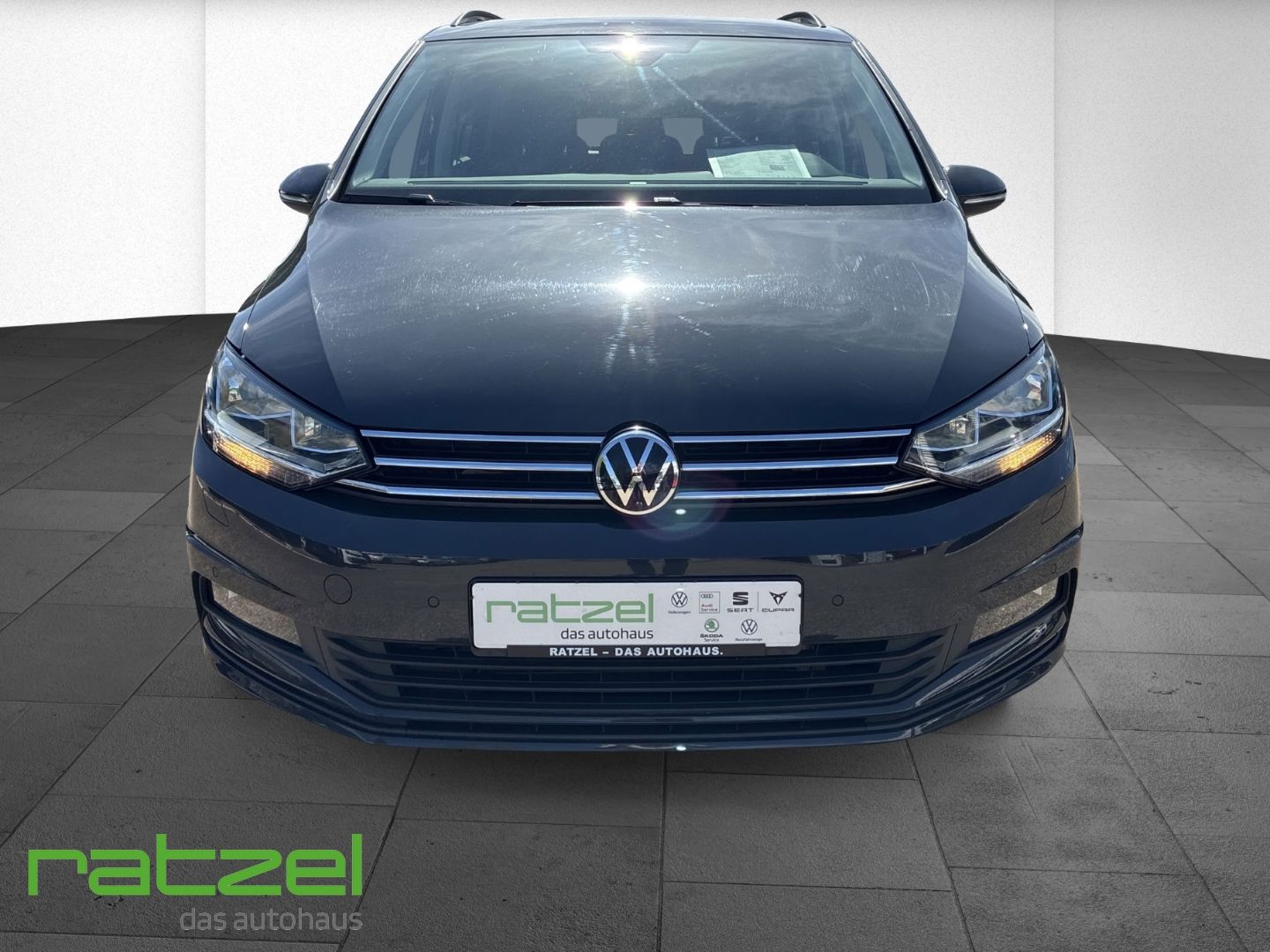 Fahrzeugabbildung Volkswagen Touran Comfortline 1.5 TSI DSG 7-Sitzer AHK ACC