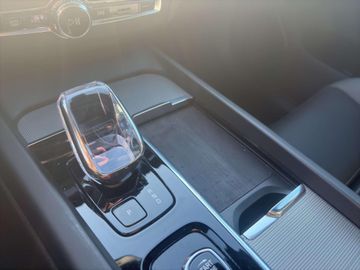 Volvo XC60 Plus Black Edition Recharge Plug-In Hybrid 