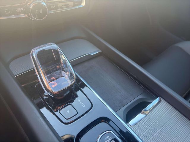 Volvo XC60 Plus Black Edition Recharge Plug-In Hybrid 