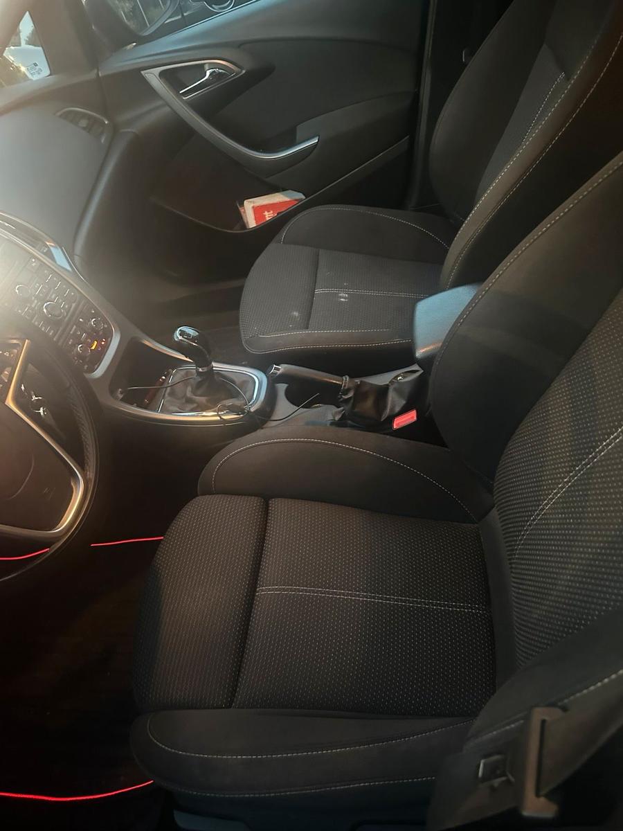 Opel Astra 2015 — photo 6