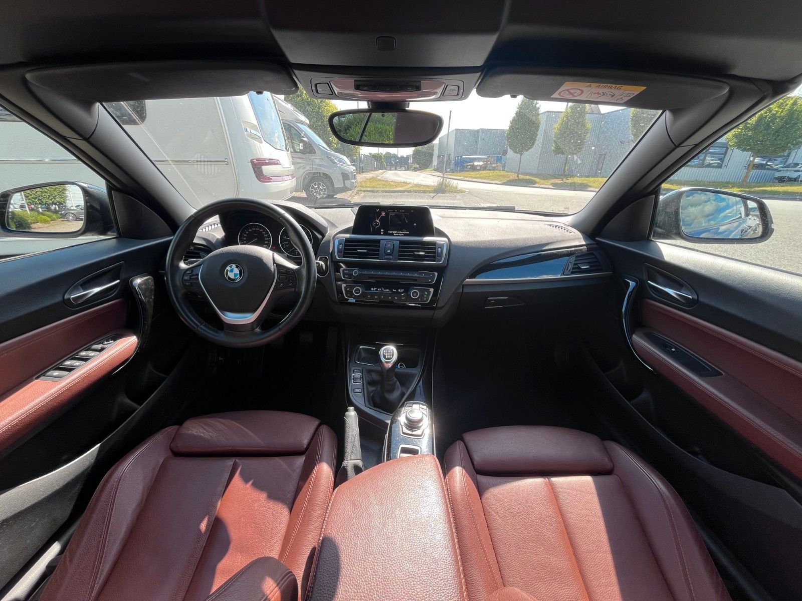 Fahrzeugabbildung BMW 220i Cabrio Sportline