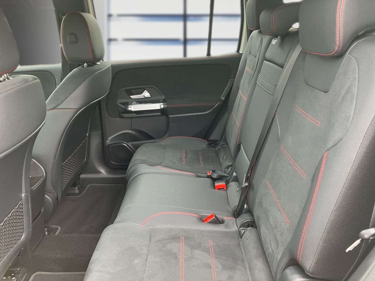 Fahrzeugabbildung Mercedes-Benz EQB 300 4M BONUS+AMG+NIGHT+AHK+DISTRON+KAMERA+