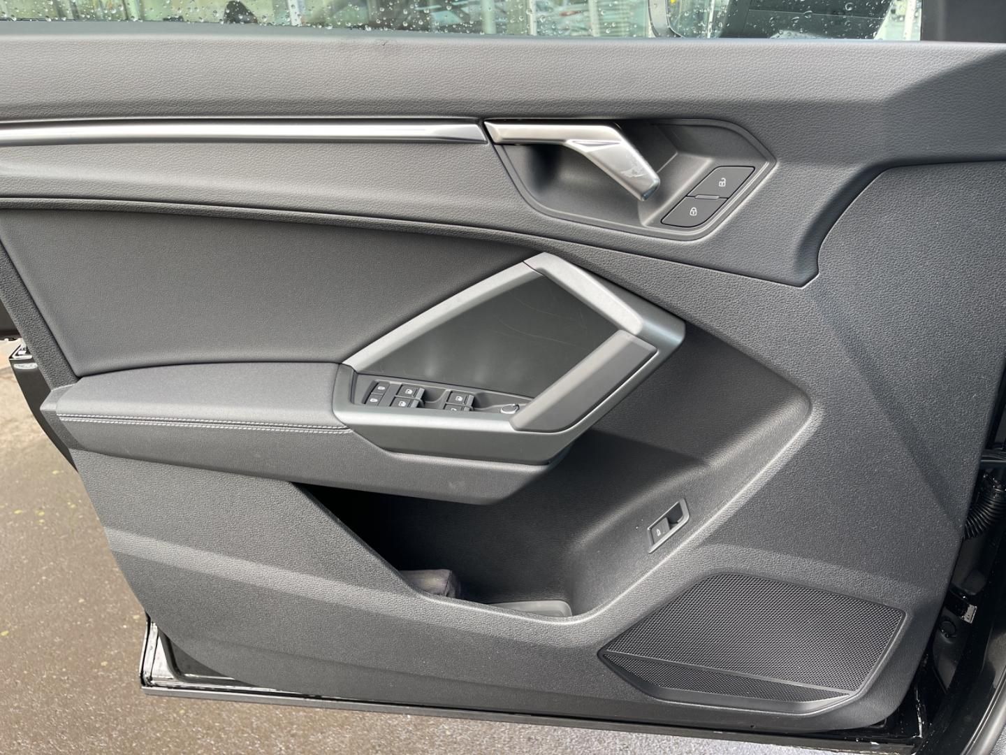 Fahrzeugabbildung Audi Q3 S line 40 TFSI quattro MATRIX, 20", Ass.paket