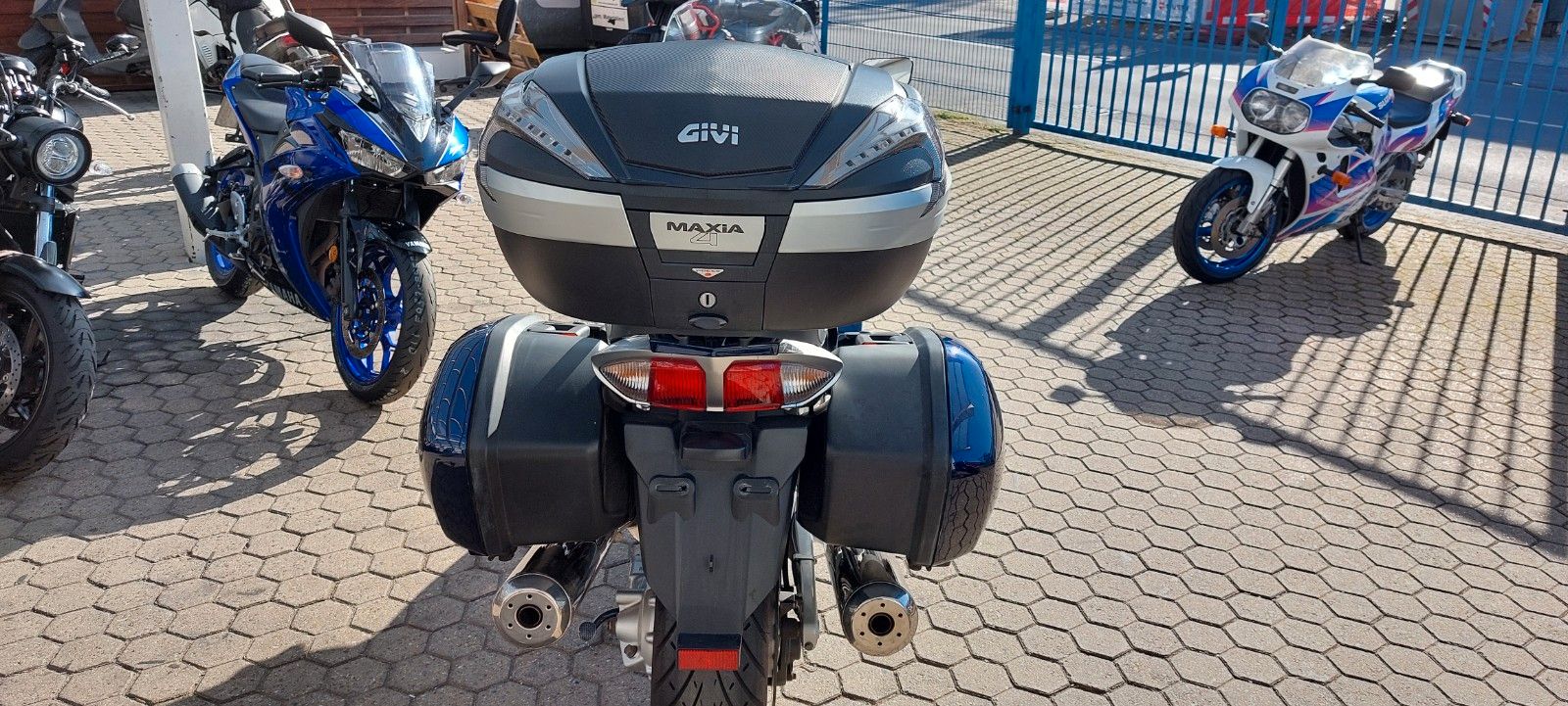 Fahrzeugabbildung Yamaha FJR 1300 A   Nur  33500 KM  inkl Top Case