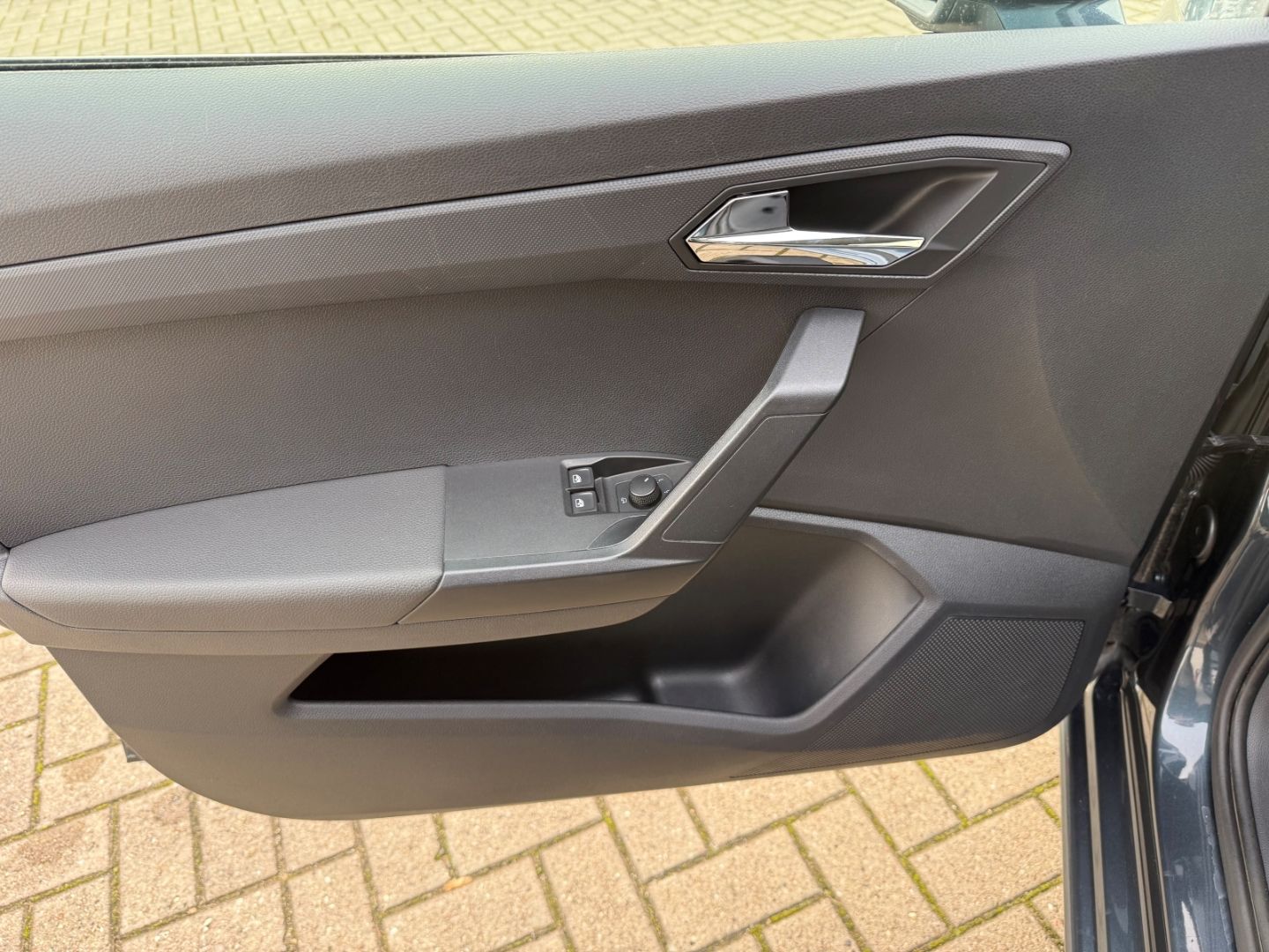 Fahrzeugabbildung SEAT Ibiza Style LED Mehrzonenklima SHZ Carplay Berg