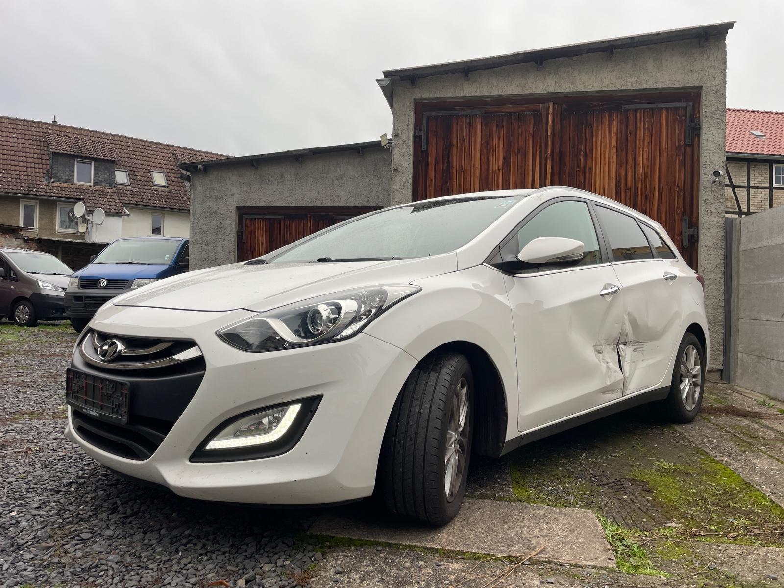 Hyundai i30 2015 — interior