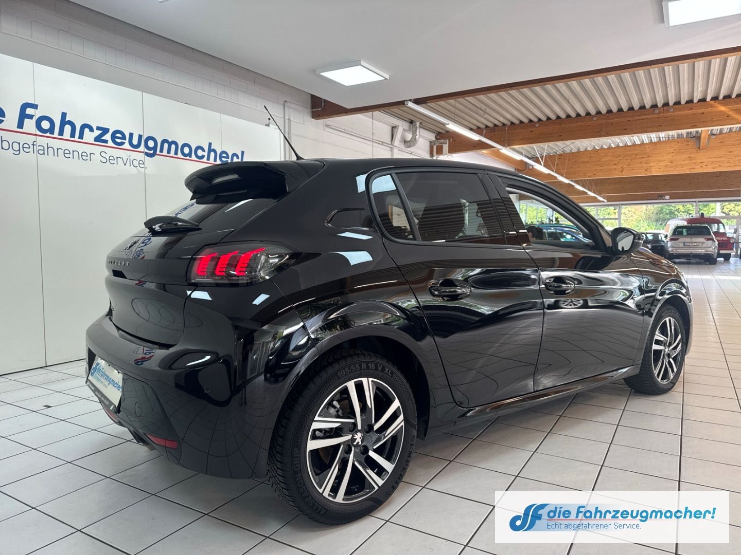 Fahrzeugabbildung Peugeot 208 Allure 1.2 PureTech 100 EU6d Navi LED Apple
