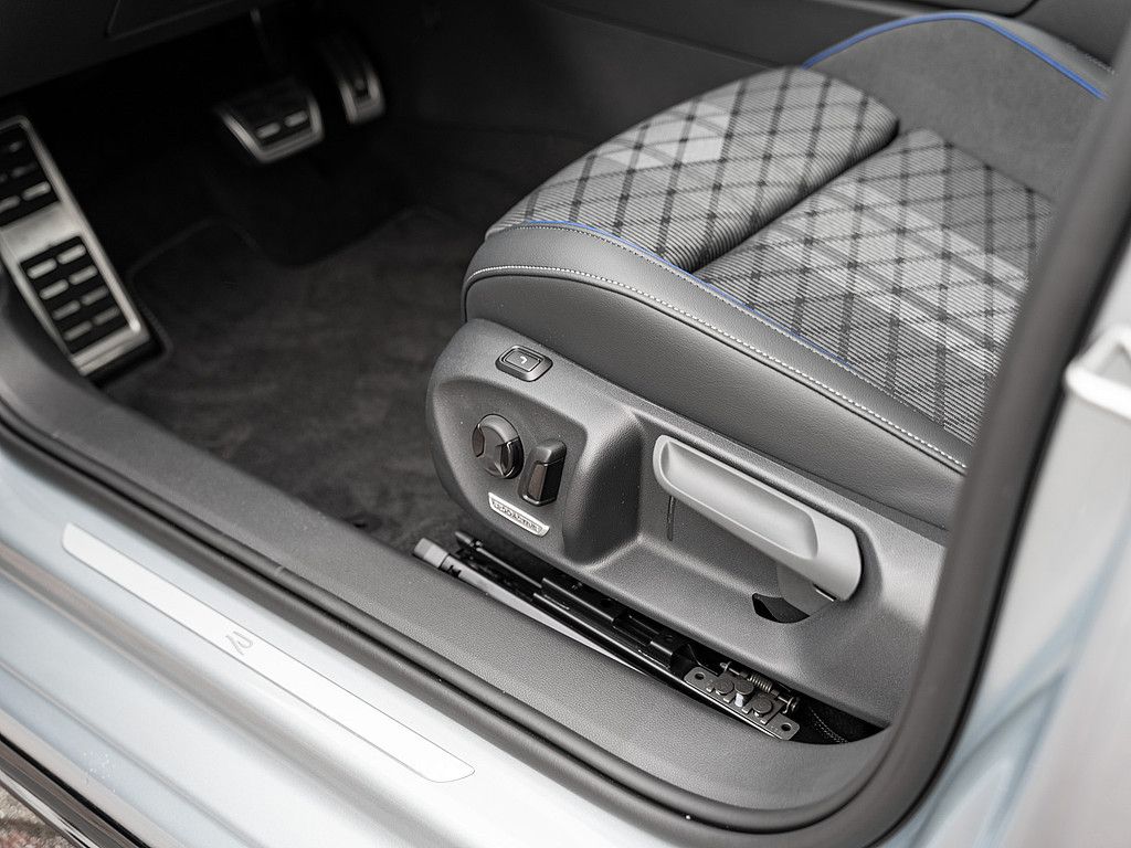 Fahrzeugabbildung Volkswagen Passat Variant TDI 2.0 TDI 110 kW R-line PANO
