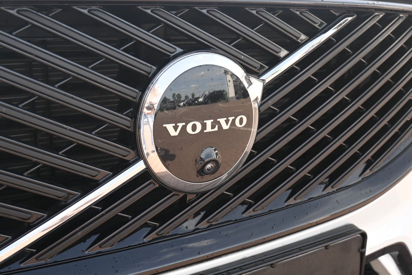 Fahrzeugabbildung Volvo XC60 T8 RC AWD Ultra Dark**360*LUFT*B&W*FACELIFT