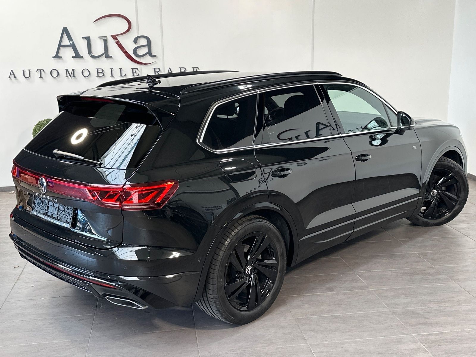 Fahrzeugabbildung Volkswagen Touareg 3.0 V6 TDI 4M R-Line NAV+LED+20ZOLL+AHK