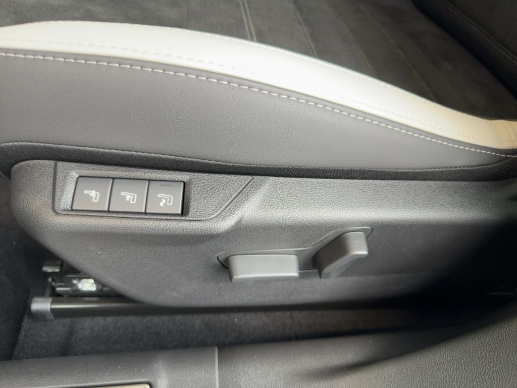 Fahrzeugabbildung Alfa Romeo Junior Ibrida SPORT SPECIALE PANO WINTER MATRIX
