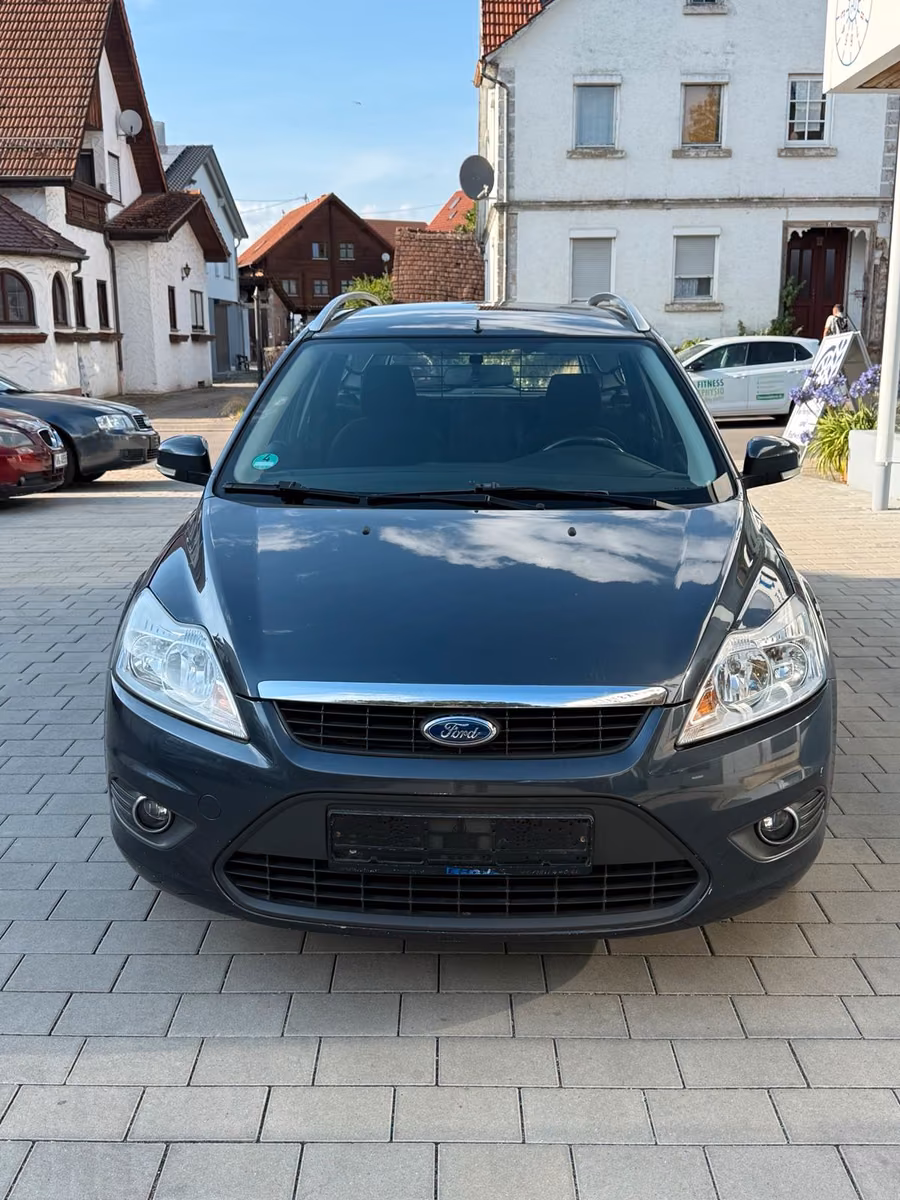Ford Focus 2010 — interior