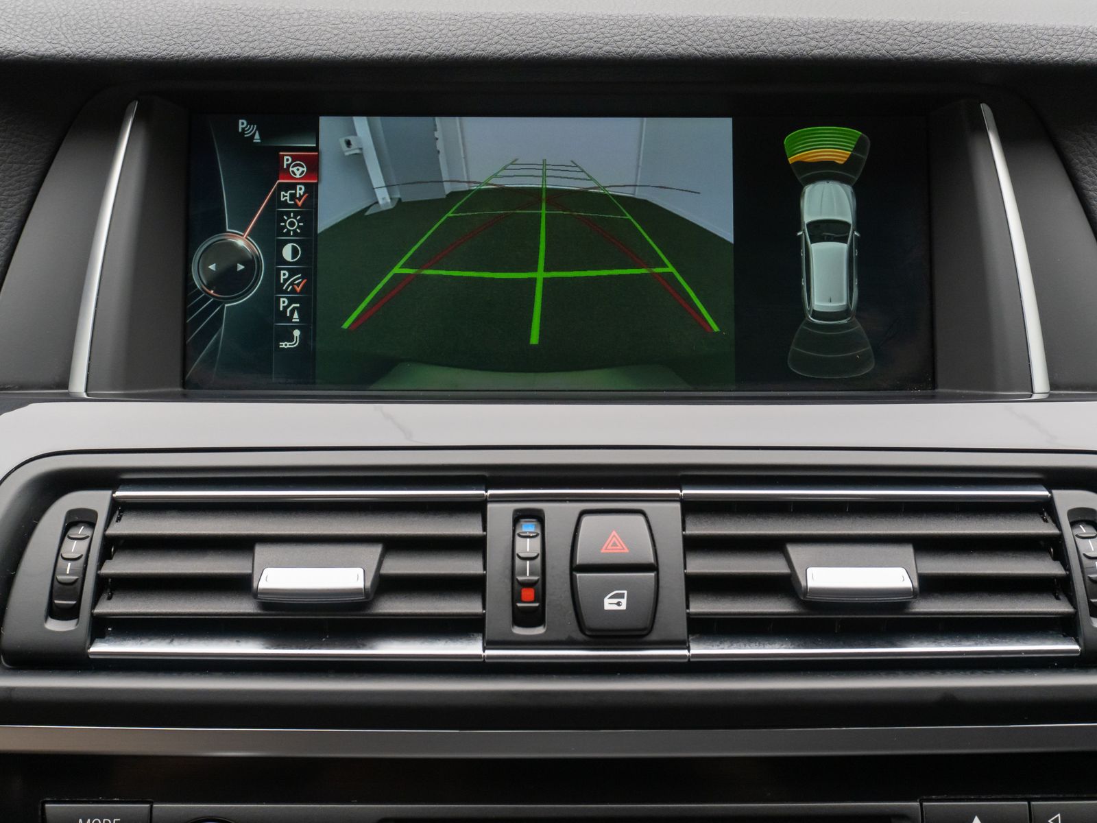 Fahrzeugabbildung BMW 520d HUD H/K NaviPro SurroundView AHK Komfort