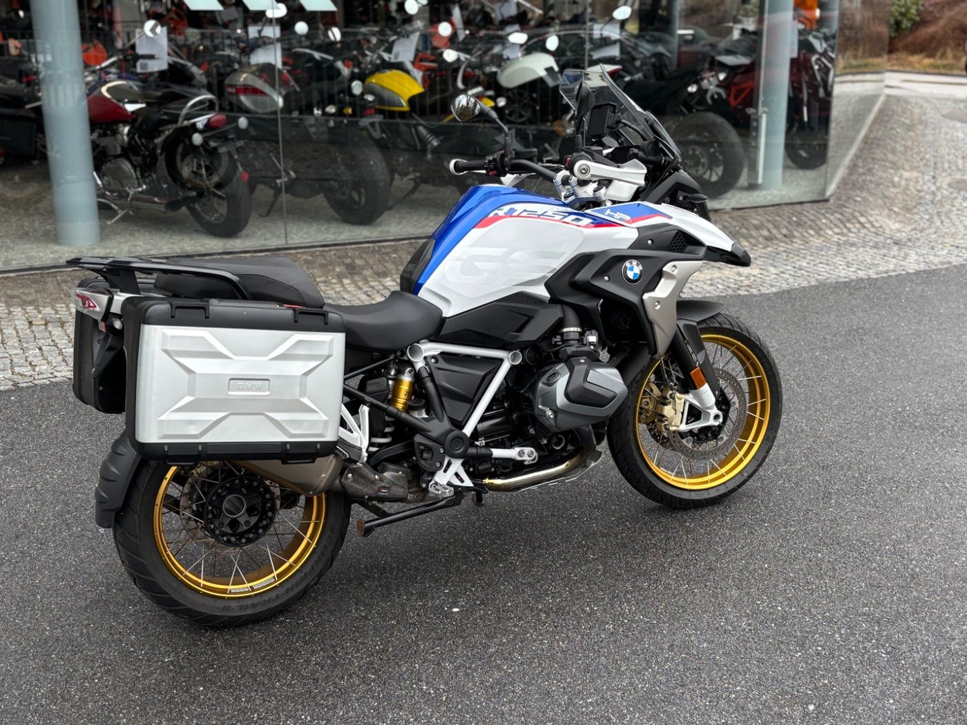Fahrzeugabbildung BMW R 1250 GS HP, Akrapovic, Seitenkoffer Tieferlegu