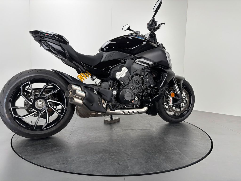 Fahrzeugabbildung Ducati DIAVEL V4 *SEITL. KENNZEICHENHALTER *NEUWERTIG