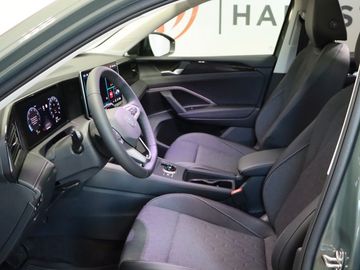 Fahrzeugverkauf 10 Volkswagen Tiguan 1.5 eTSI AHK Pano StHz 19 Zoll