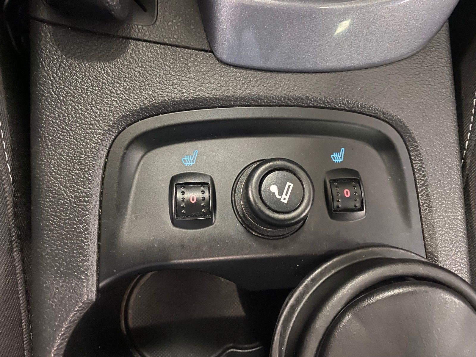 Fahrzeugabbildung Ford Focus 1.6 TDCi Titanium Turnier+NAVI+TELEFON+ALU