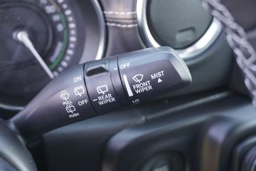 Jeep Wrangler - 10