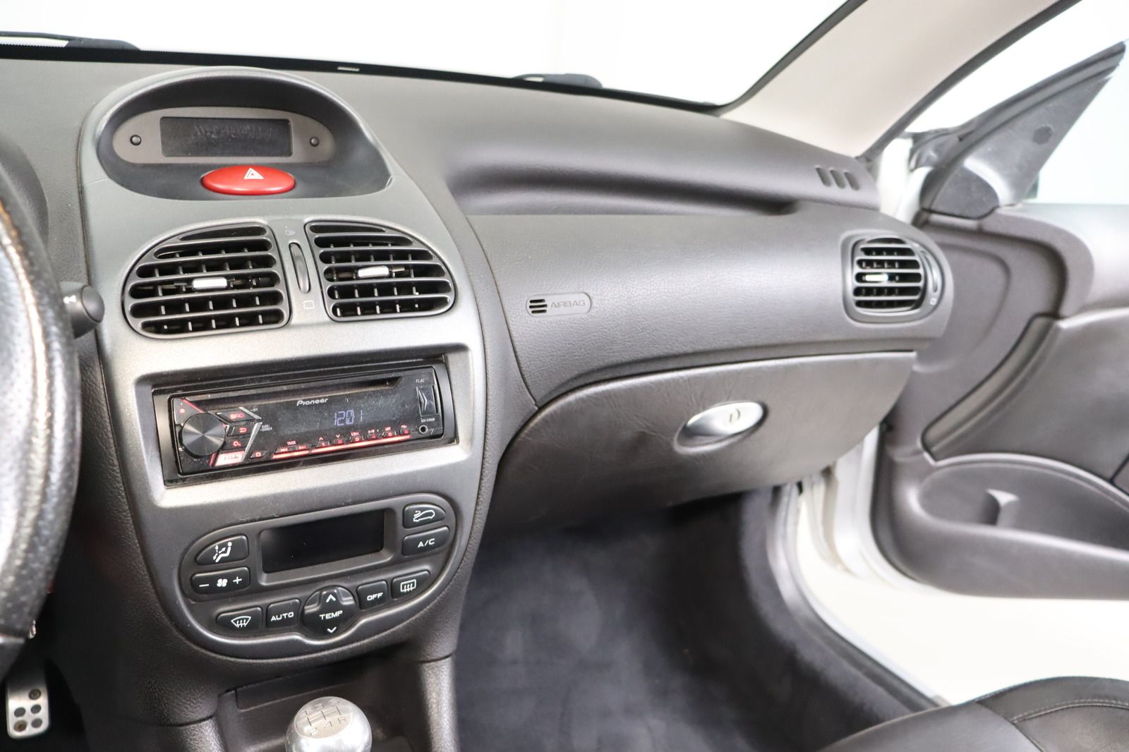 Fahrzeugabbildung Peugeot 206 Cabriolet 1.6i * Leder * Klima * SHZ cc
