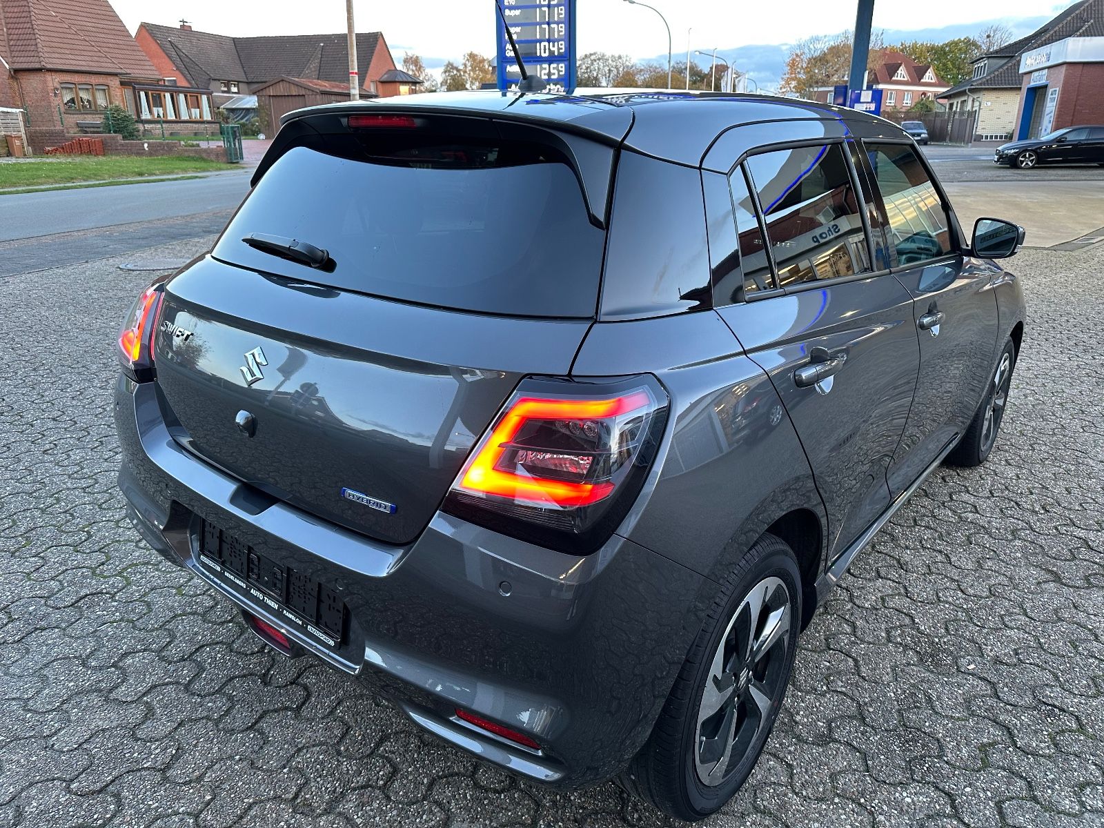 Fahrzeugabbildung Suzuki Swift 1.2 Dualjet Hybrid Comfort+ ACC/Navi/LED