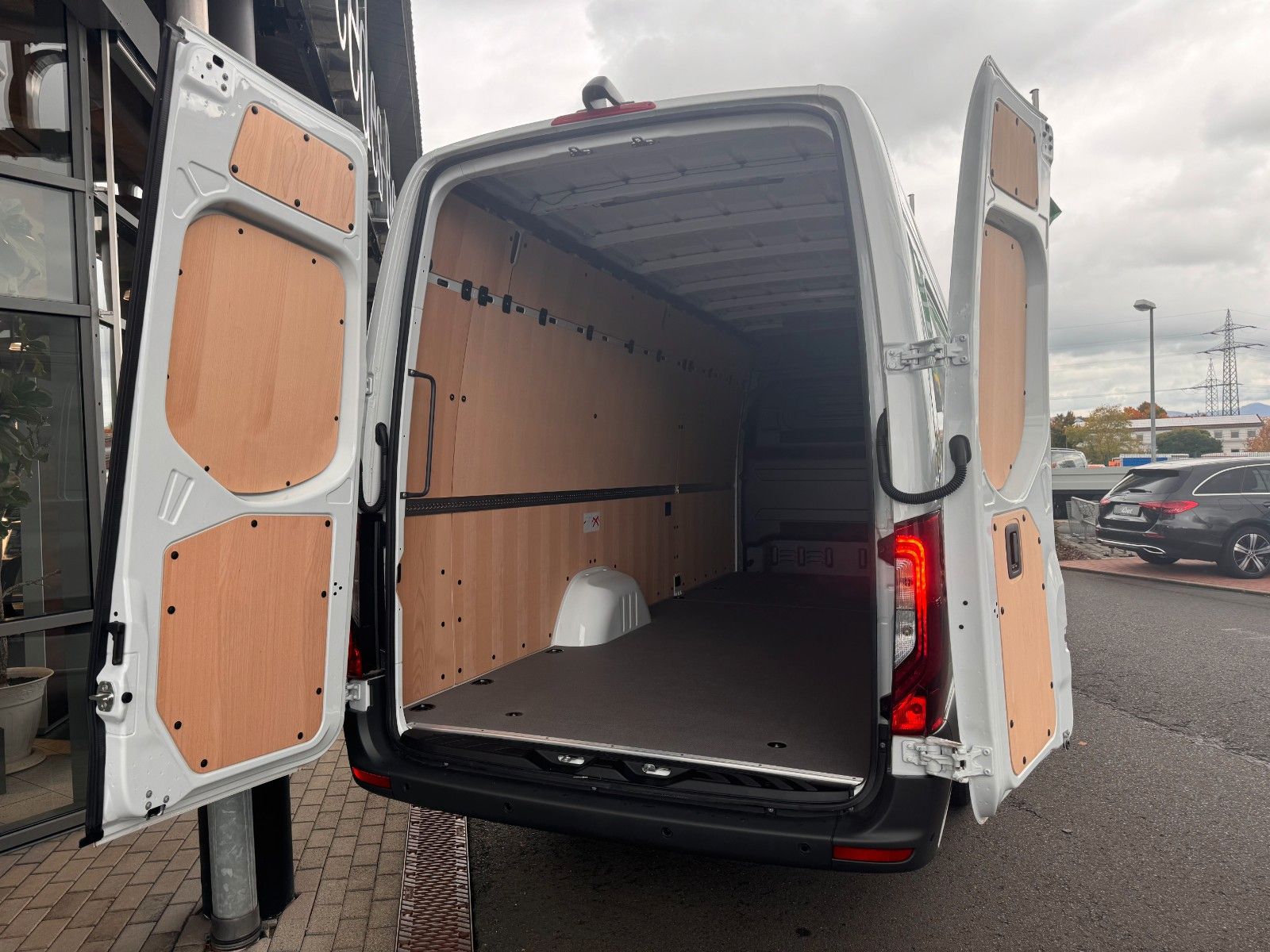 Fahrzeugabbildung Mercedes-Benz Sprinter 319 CDI Extralang DISTRONIC Kamera LED