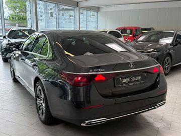 Mercedes E 220 - 4