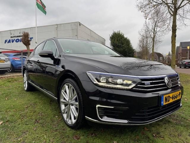 Volkswagen Passat 1.4TSI GTE HIGHLINE/PANO/HLEER/ACARPLAY/X