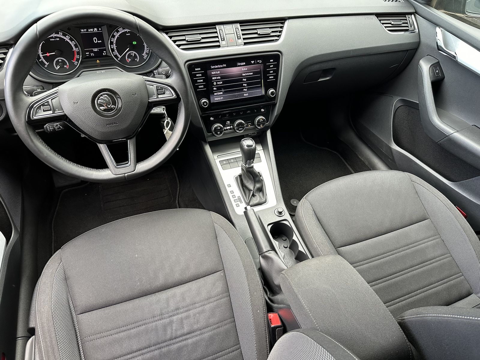 Fahrzeugabbildung SKODA Octavia Combi 2.0 TDI DSG Tour NAV+LED+ACC+DAB