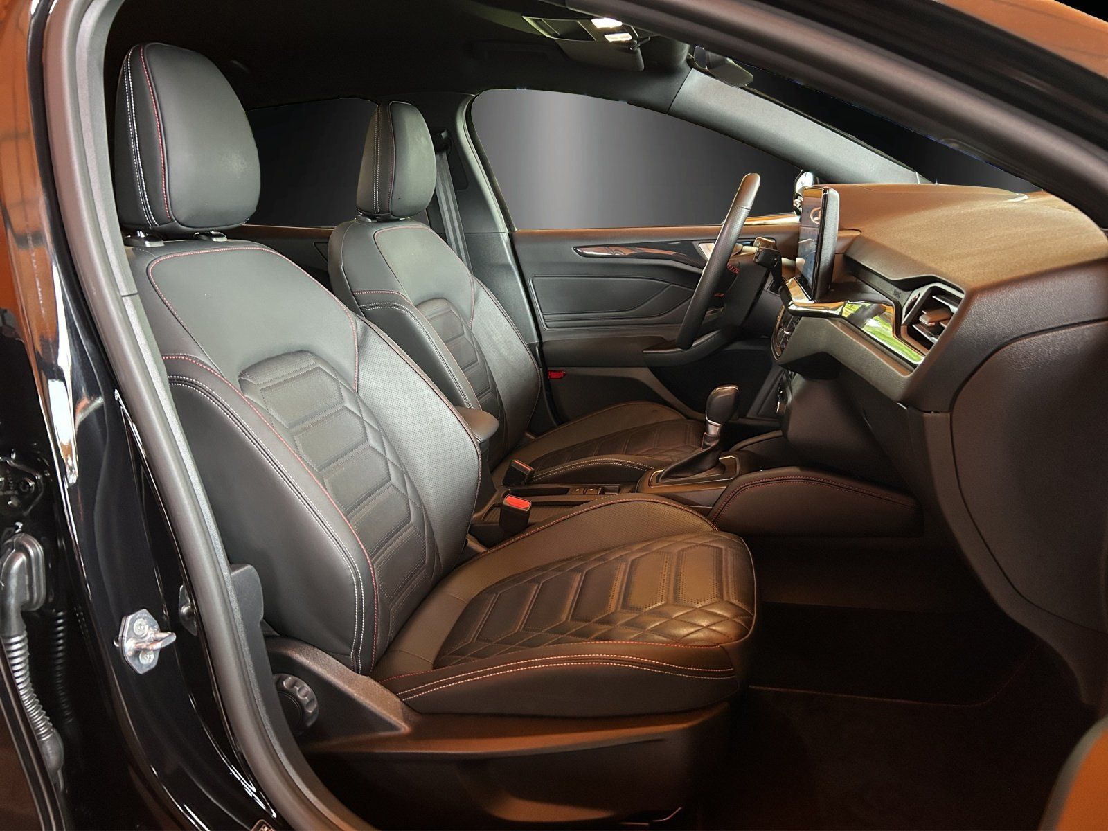 Fahrzeugabbildung Ford Focus 1.0 ST-Line X Aut./LED/ACC/KAMERA/NAVI/AHK