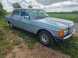 Mercedes-Benz W123 300D OLDTIMER 