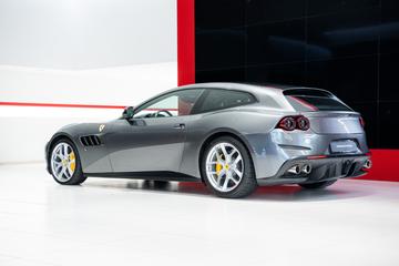 2018 Ferrari GTC4LUSSO — миниатюра 11