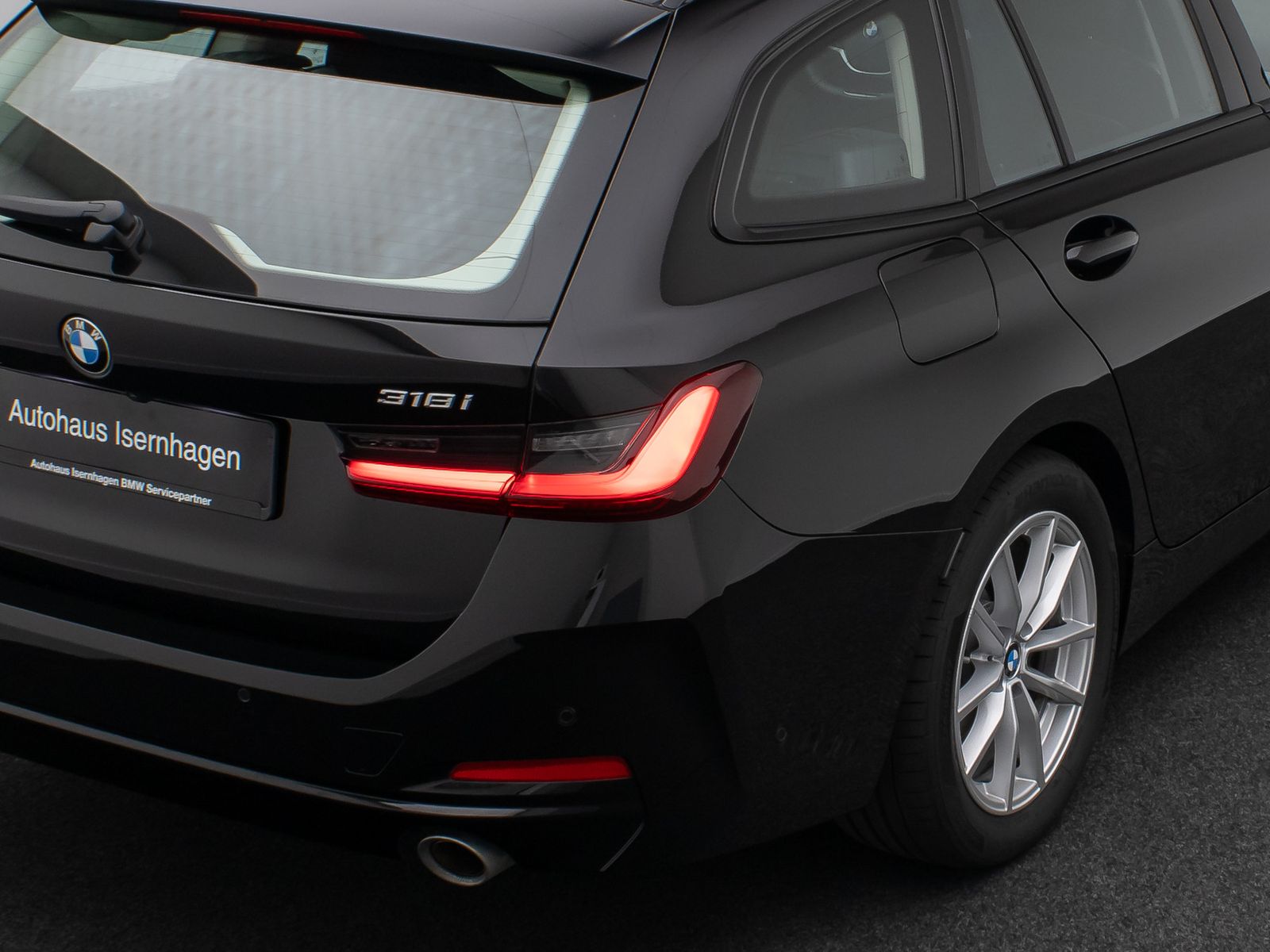 Fahrzeugabbildung BMW 318i Alarm DAB Kamera GeschwindigReg Sportlenkrd