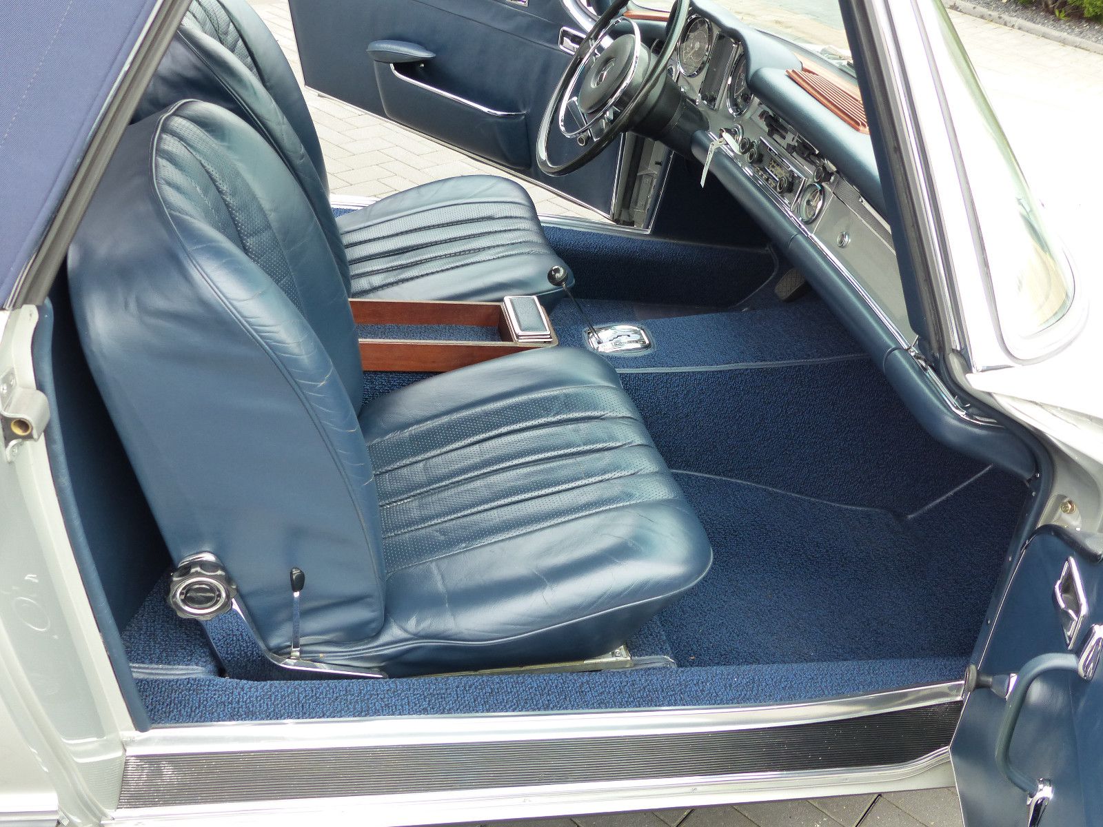 Fahrzeugabbildung Mercedes-Benz 280 SL Pagode