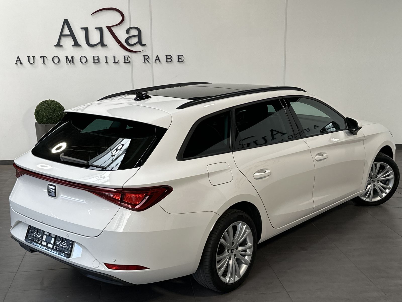 Fahrzeugabbildung SEAT Leon SpT 2.0 TDI DSG NAV+LED+V-COCKPIT+ACC+PANO