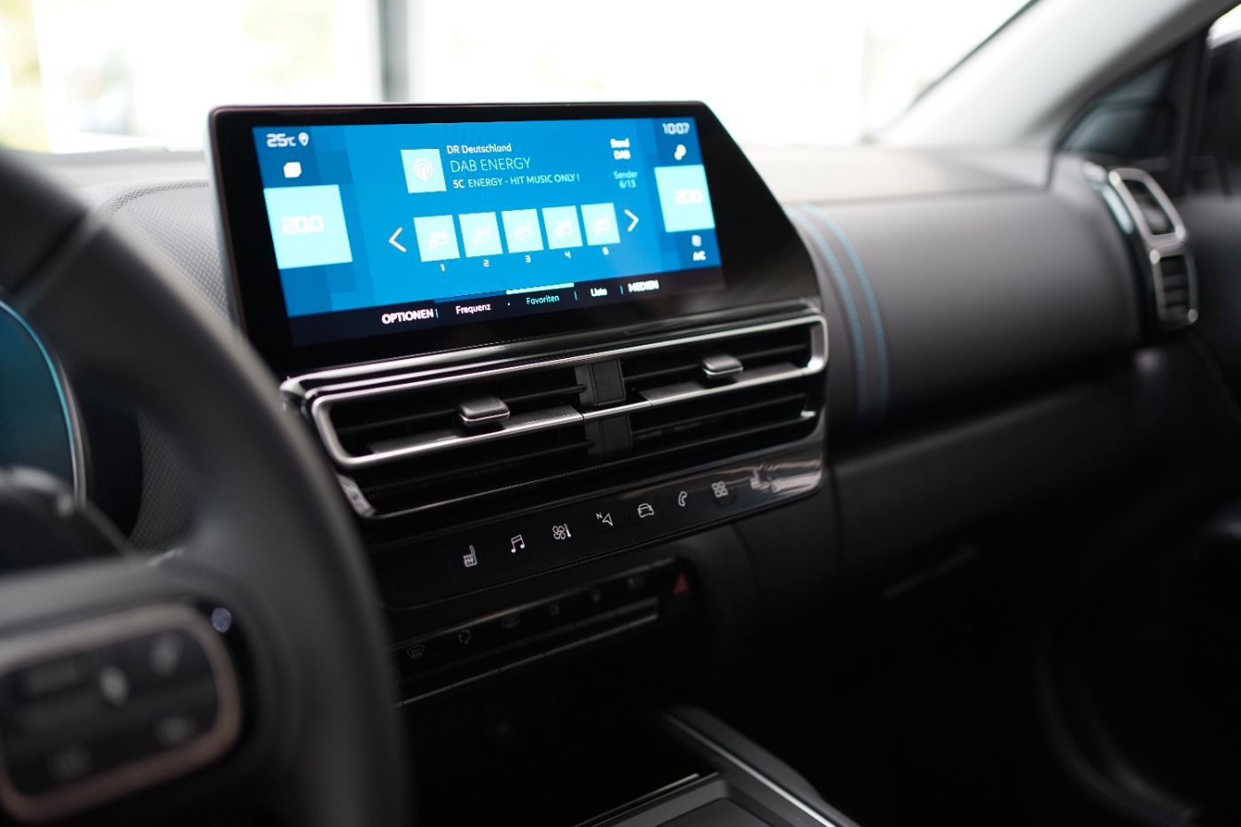 Fahrzeugabbildung Citroën C5 Aircross Plug In Hybrid 225 C-Series Navi DAB