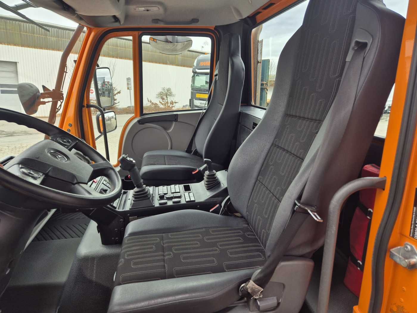 Fahrzeugabbildung Mercedes-Benz Unimog U423 4x4 Hydrostat Zapfwelle