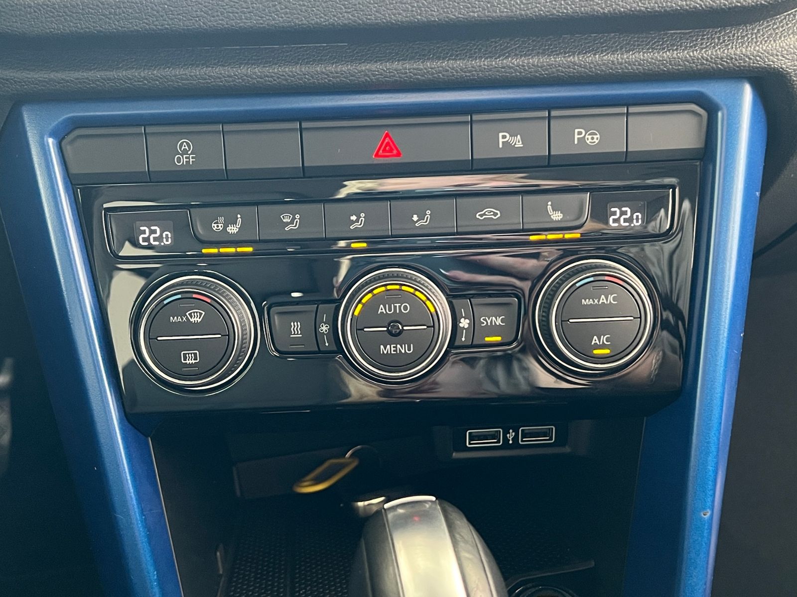Fahrzeugabbildung Volkswagen T-Roc Comfortline 2.0 TDI DSG 4Motion *AHK, Stan