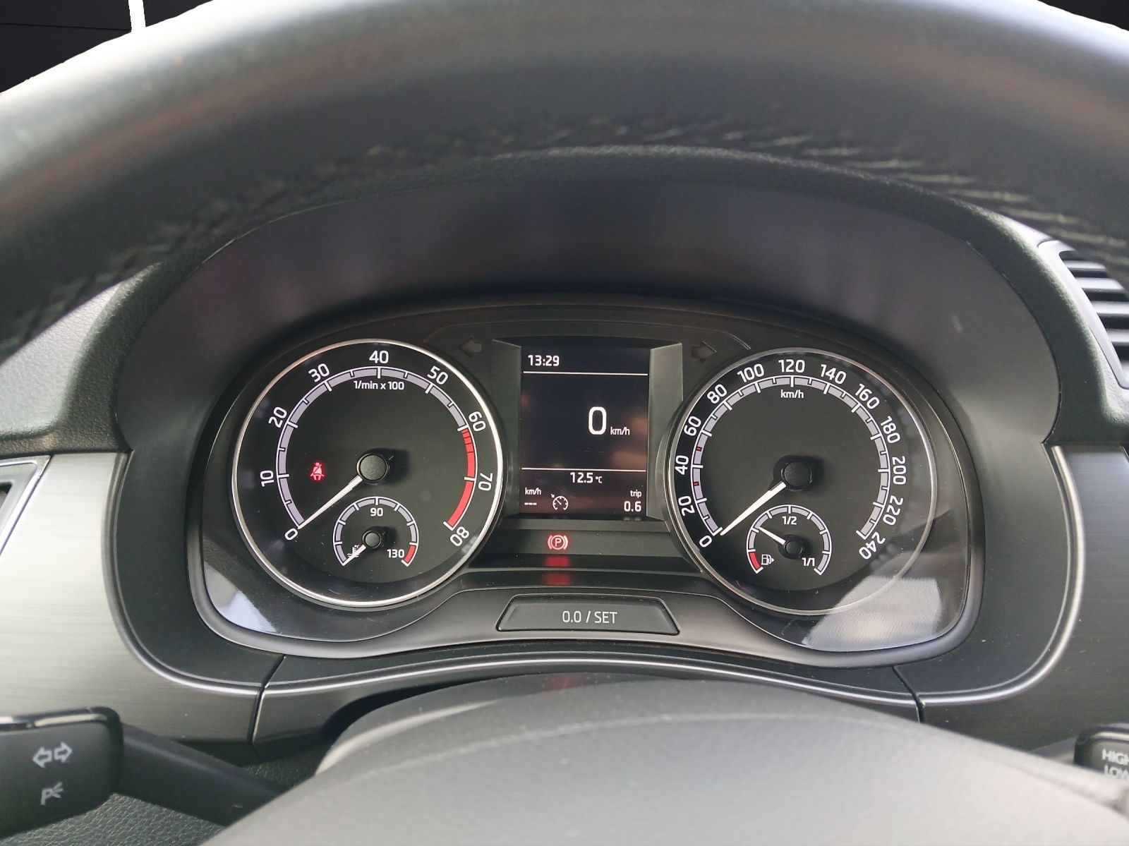 Fahrzeugabbildung SKODA Fabia TSI Drive-125 Climatronic GRA PDC SH LM