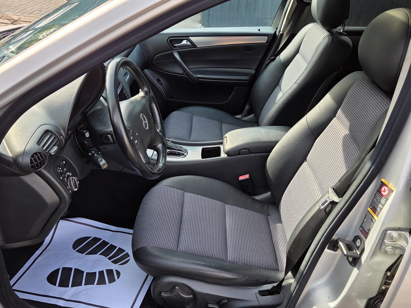 Mercedes-Benz C220 2004 — photo 12