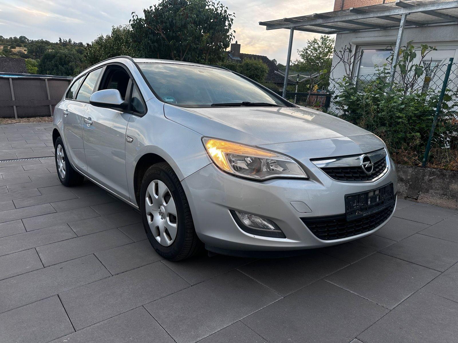 Opel Astra, 2010