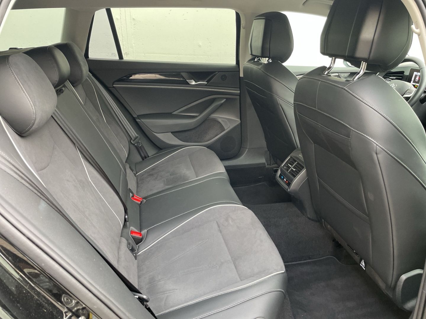 Passat Variant 1.5 eTSI Business AHK/360°Kamera