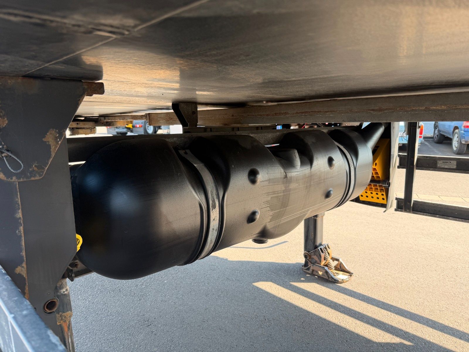 Fahrzeugabbildung Schmitz Cargobull SKO10 Carrier Maxima 1300 LBW Bär 2000kg gelenkt