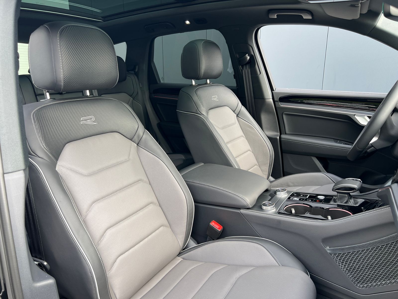 Fahrzeugabbildung Volkswagen Touareg  R-Line 3.0 TDI V6 DSG 4MOTION *Leder, A