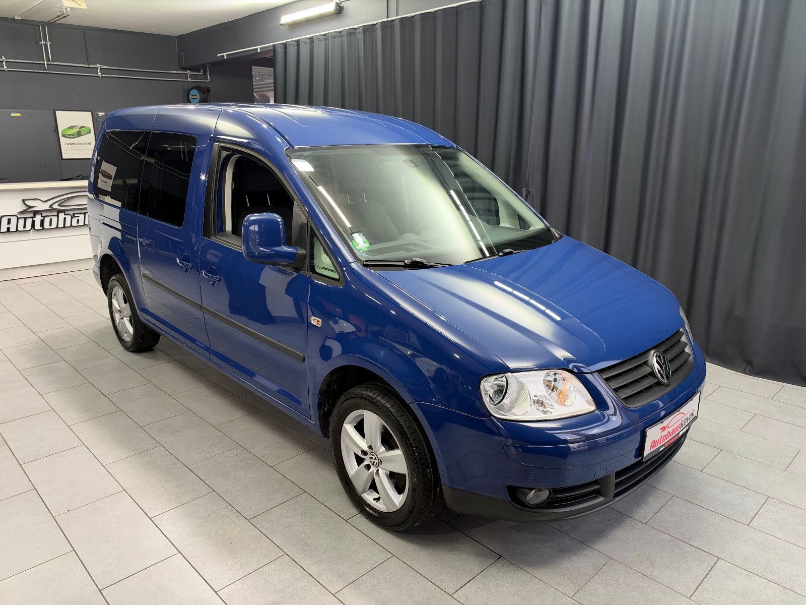Fahrzeugabbildung Volkswagen Caddy Maxi Life Team 4Motion |AHK|PDC|7-SITZER
