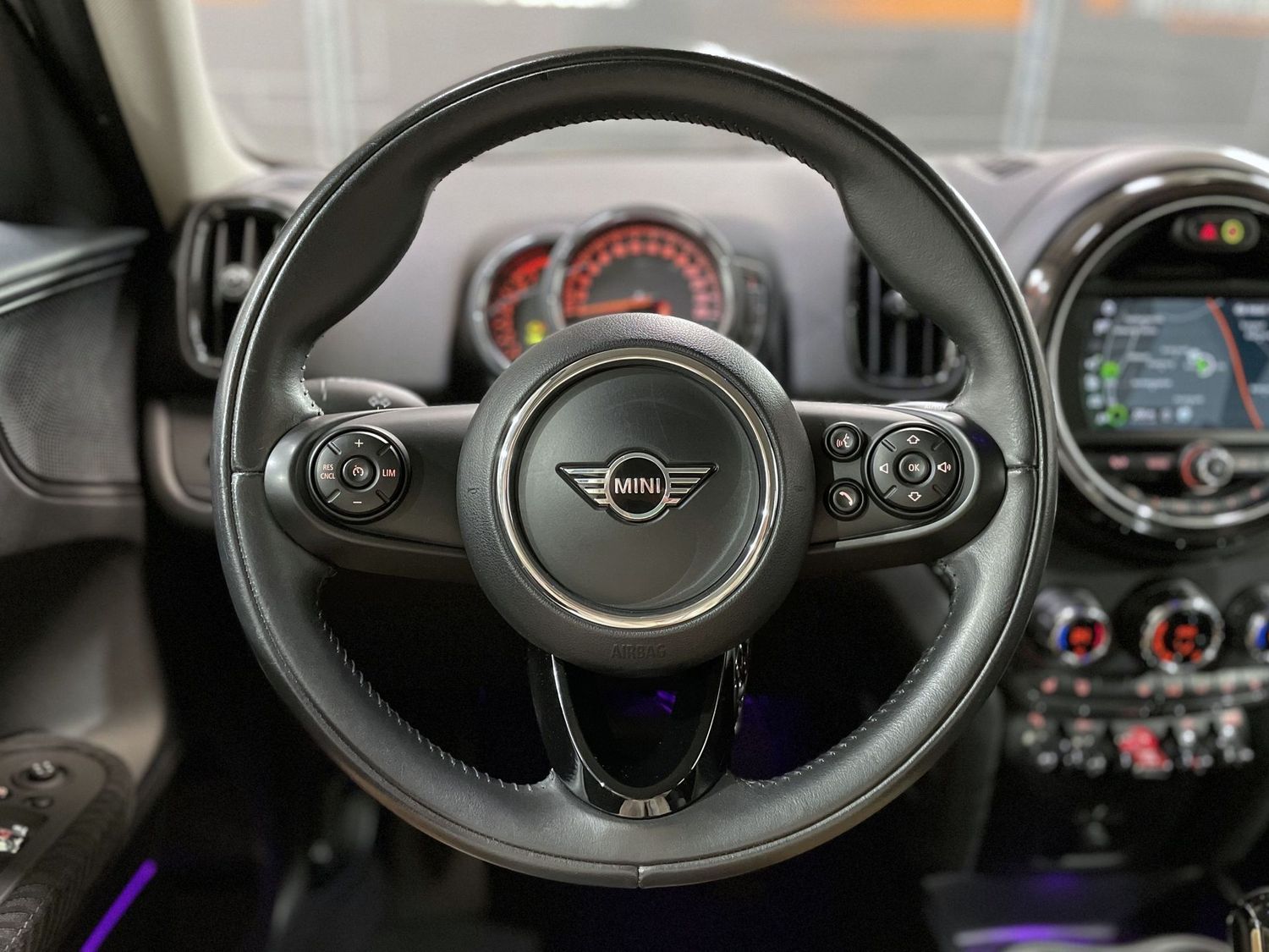 Fahrzeugabbildung MINI Cooper Countryman #LED#Keyless#Ambiente#SHZ#PDC
