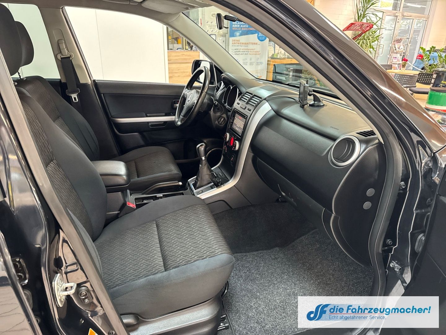 Fahrzeugabbildung Suzuki Grand Vitara 2.4 VVT Comfort Navi Xenon Sperrdif
