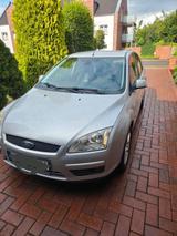 Ford Focus Ghia Schräghecklimousine - Ford Focus aus 2007: Ghia